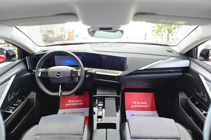 Grå Opel Astra fra 2024