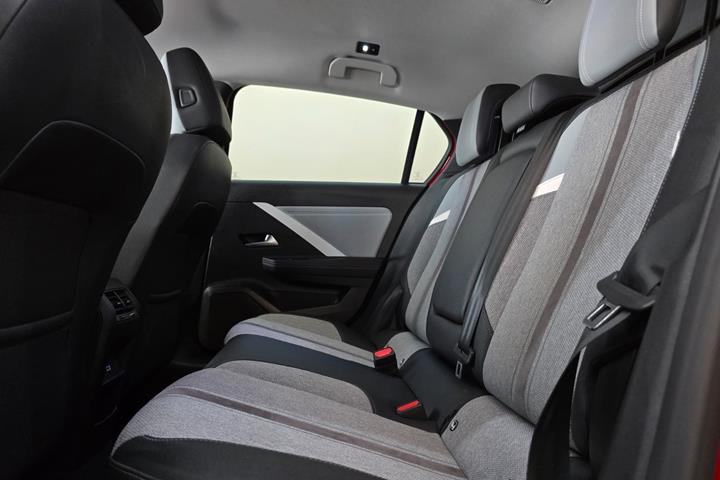 Grå Opel Astra fra 2024