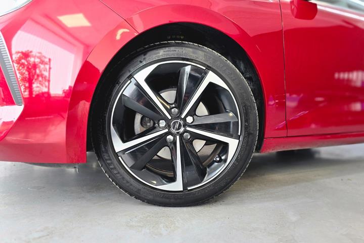 Grå Opel Astra fra 2024