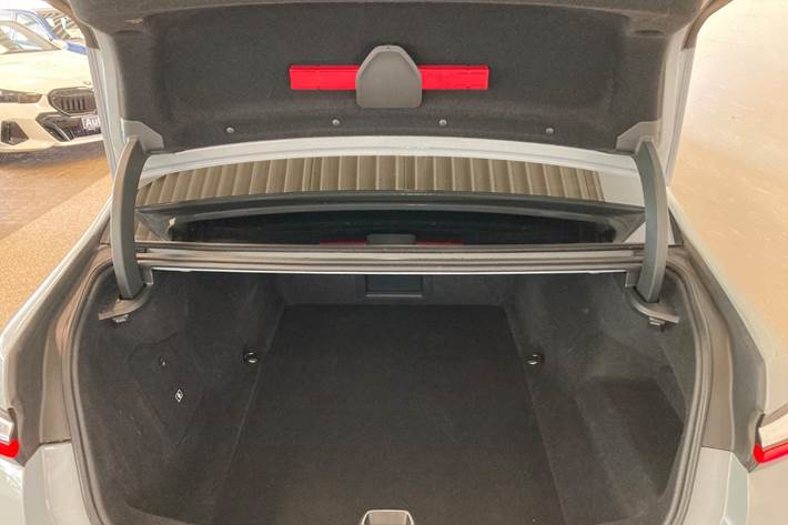 Grå BMW i7 fra 2023