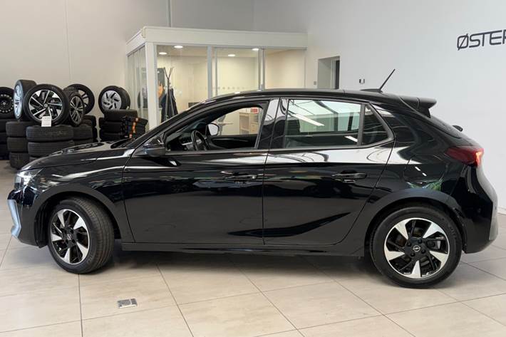 Sort Opel Corsa-e fra 2024