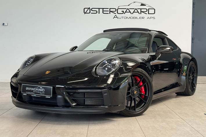 Sort Porsche 911 Carrera GTS fra 2022