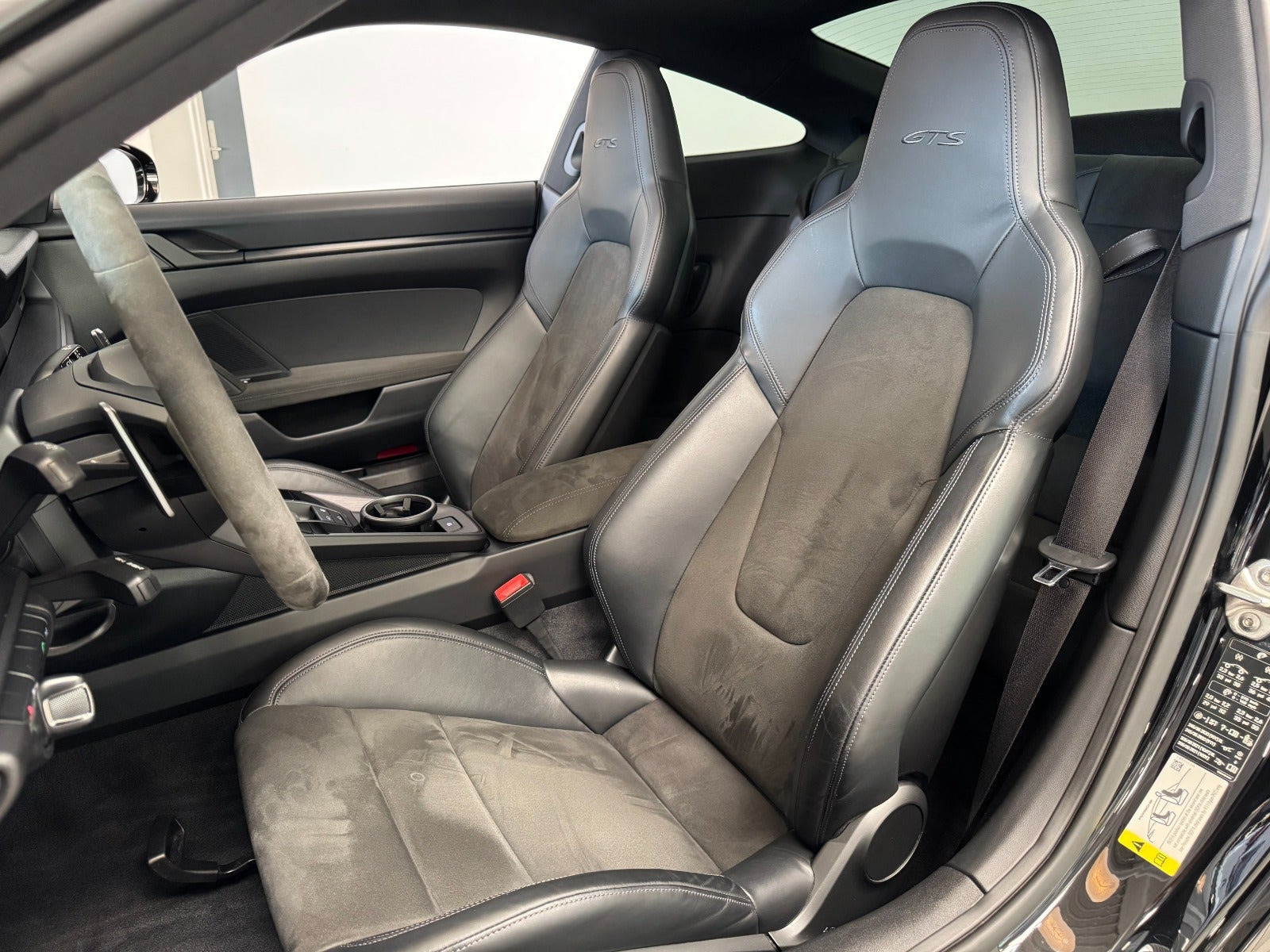 Sort Porsche 911 Carrera GTS fra 2022