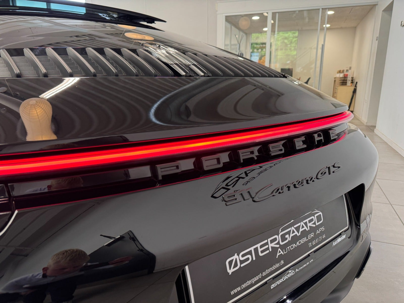 Sort Porsche 911 Carrera GTS fra 2022