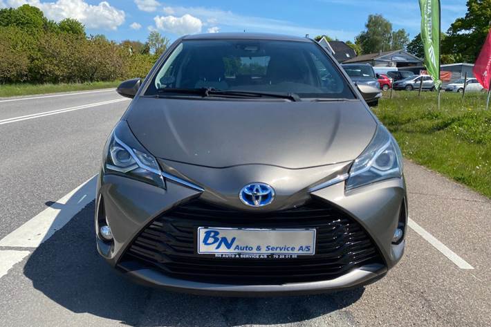 Grå Toyota Yaris fra 2018