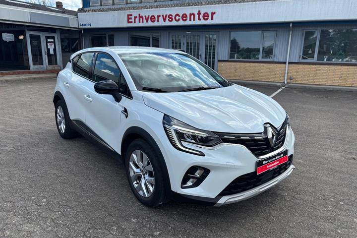 Hvid Renault Captur fra 2020 set udefra