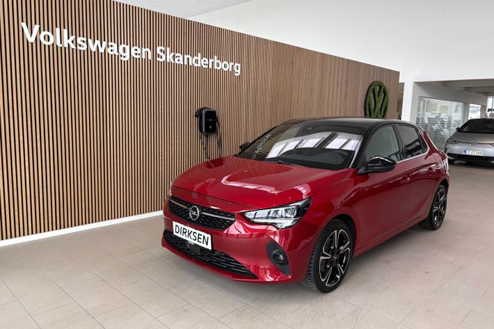Rød Opel Corsa fra 2023