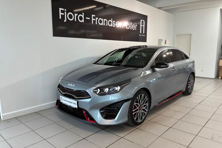 Sølv Kia ProCeed fra 2024