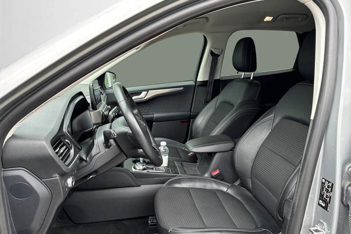 Beige Ford Kuga fra 2020
