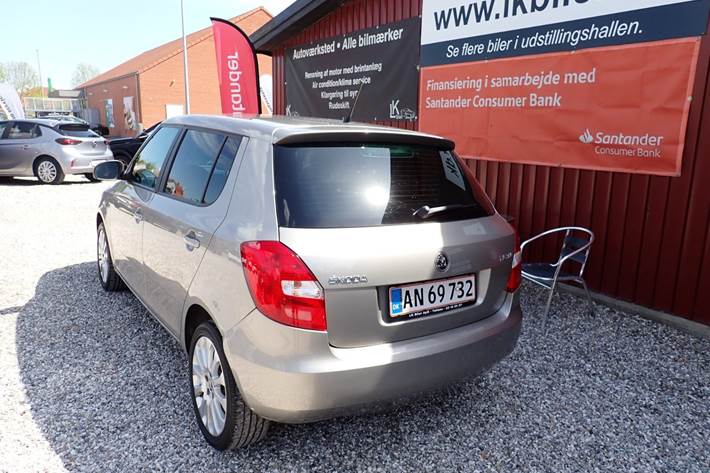 Beige Skoda Fabia fra 2014