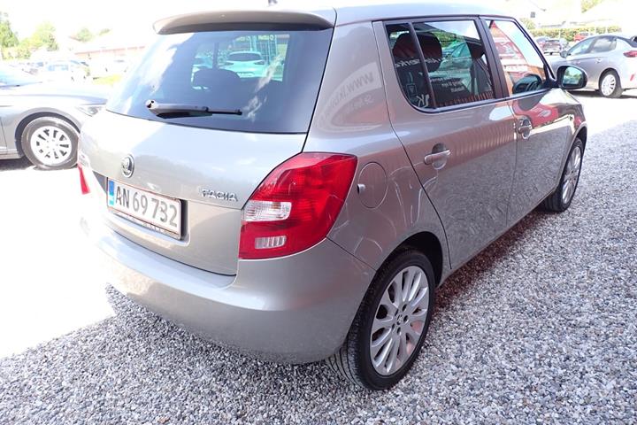 Beige Skoda Fabia fra 2014