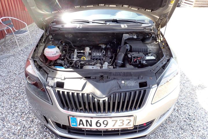Beige Skoda Fabia fra 2014