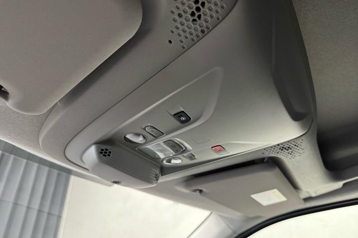 Grå Opel Combo-e fra 2023