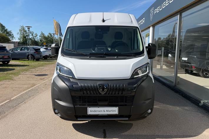 Hvid Peugeot e-Boxer fra 2024