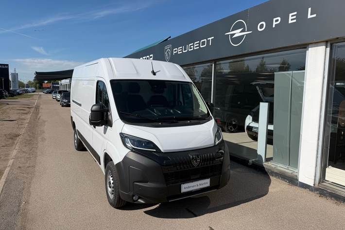 Hvid Peugeot e-Boxer fra 2024