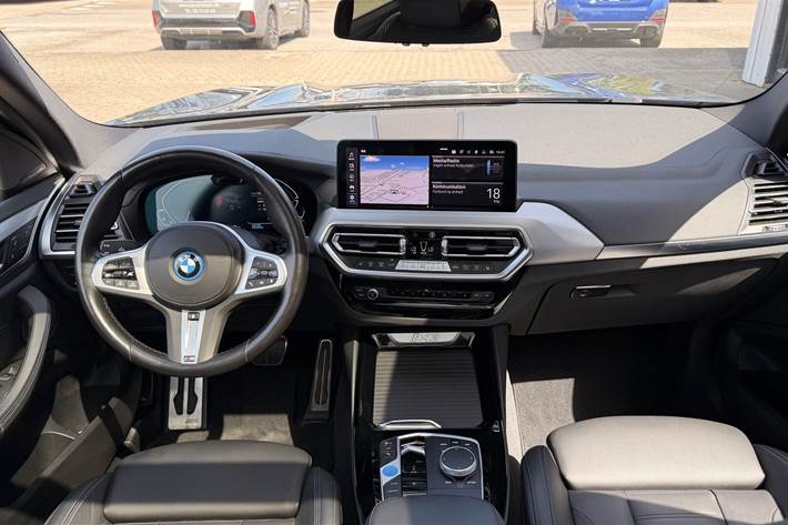 Blå BMW iX3 fra 2023