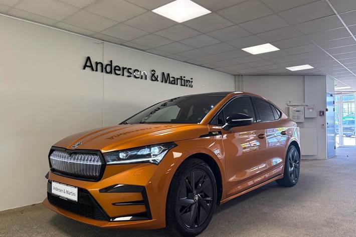 Orange Skoda Enyaq fra 2023