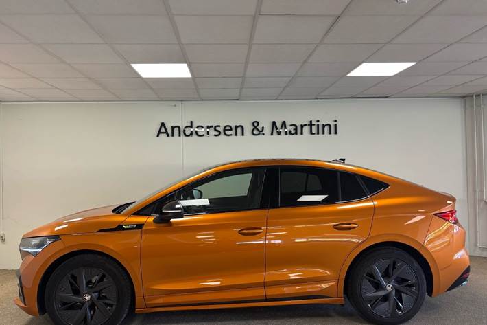 Orange Skoda Enyaq fra 2023