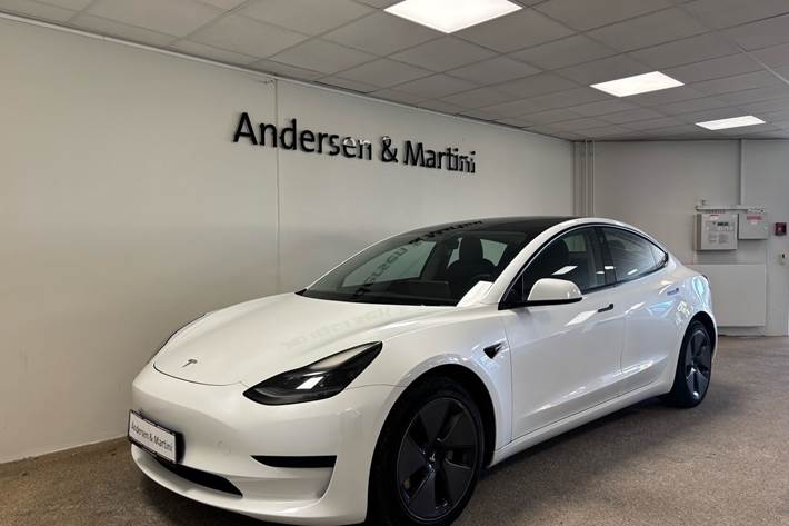 Hvid Tesla Model 3 fra 2021