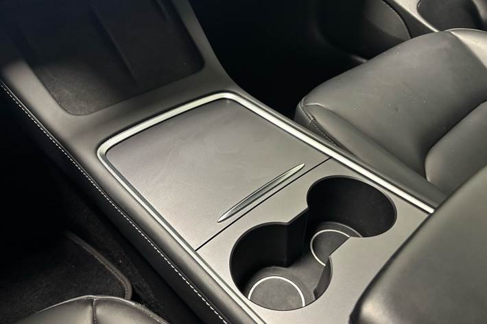 Hvid Tesla Model 3 fra 2021