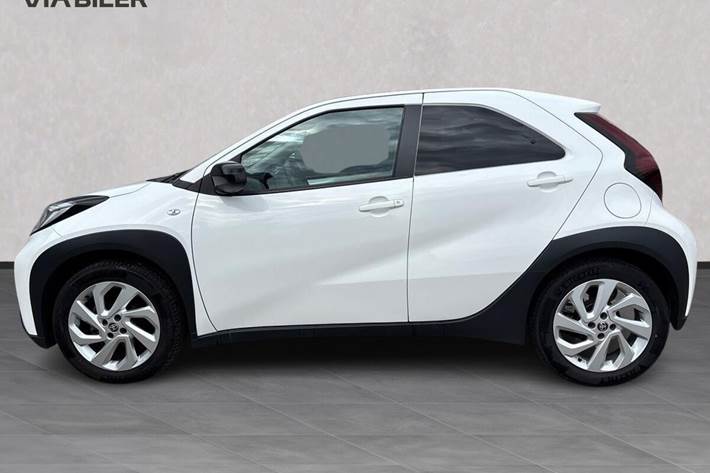 Hvid Toyota Aygo X fra 2024