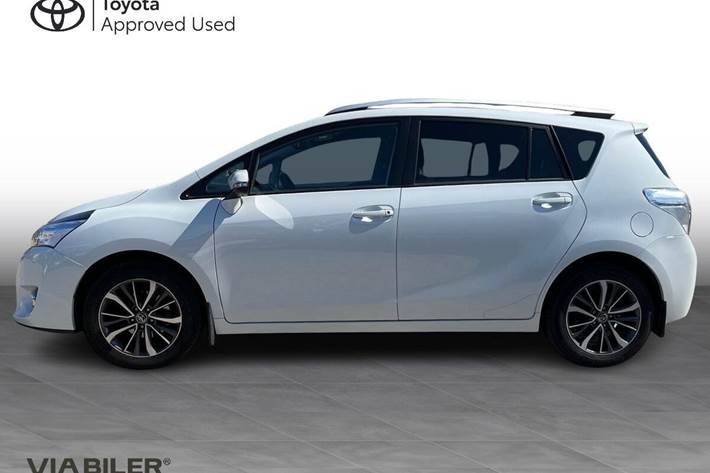Hvid Toyota Verso fra 2016
