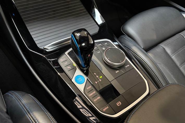 Blå BMW iX3 fra 2023