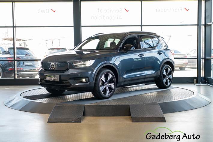 Blå Volvo XC40 fra 2022
