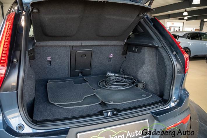 Blå Volvo XC40 fra 2022