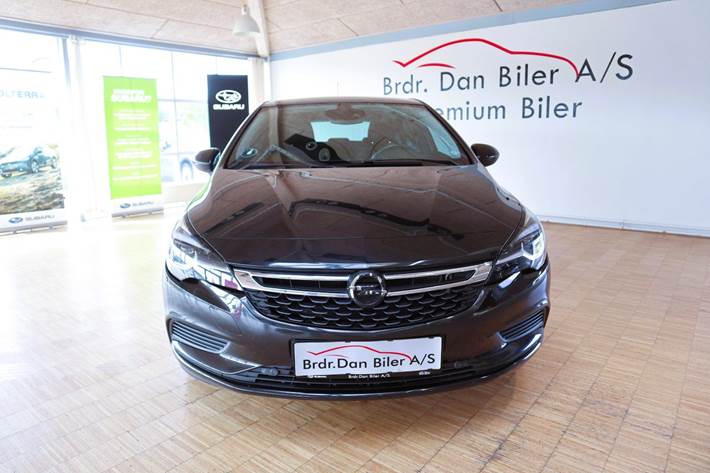 Sort Opel Astra fra 2016
