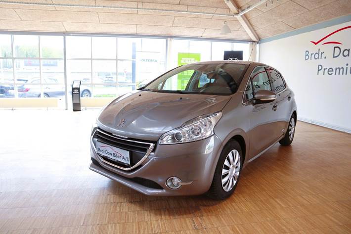 Orange Peugeot 208 fra 2015 set udefra