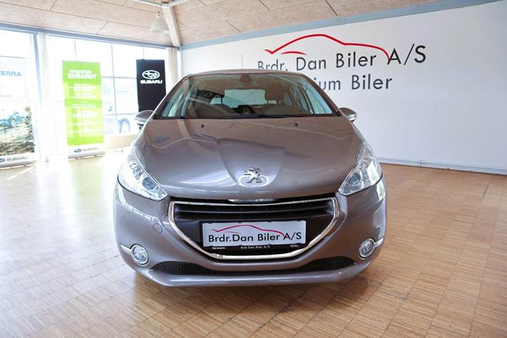 Orange Peugeot 208 fra 2015