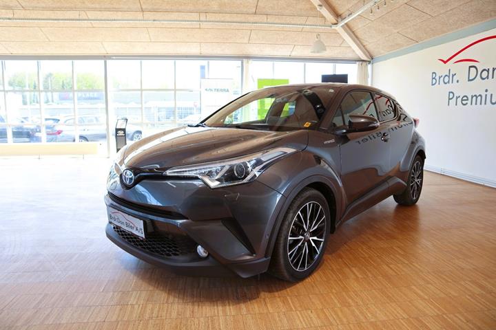 Grå Toyota C-HR fra 2016 set udefra