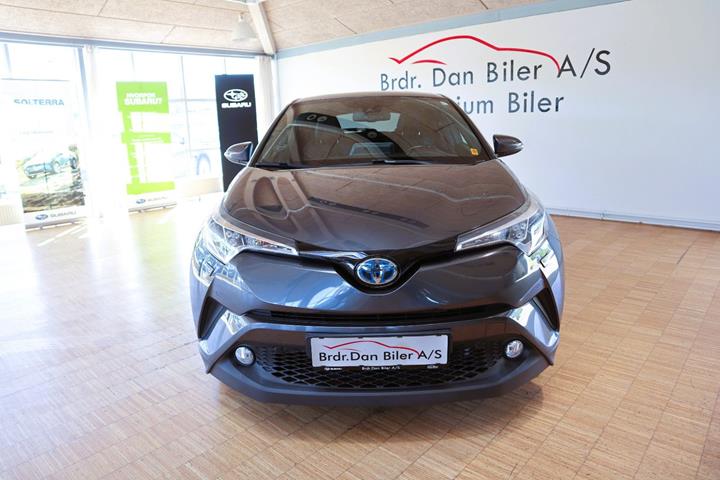 Grå Toyota C-HR fra 2016
