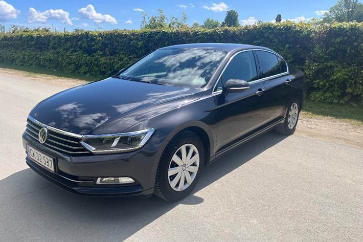Sort VW Passat fra 2019
