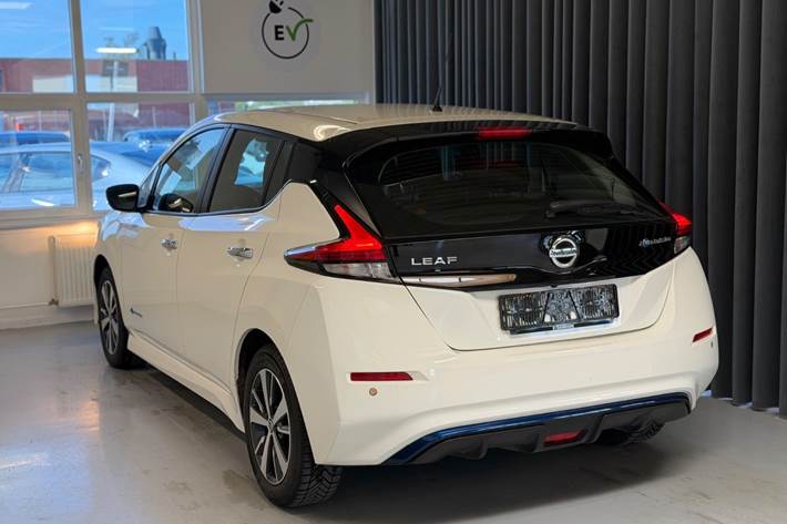 Hvid Nissan Leaf fra 2018