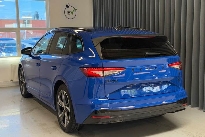 Blå Skoda Enyaq fra 2023
