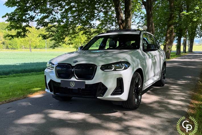 Hvid BMW iX3 fra 2023