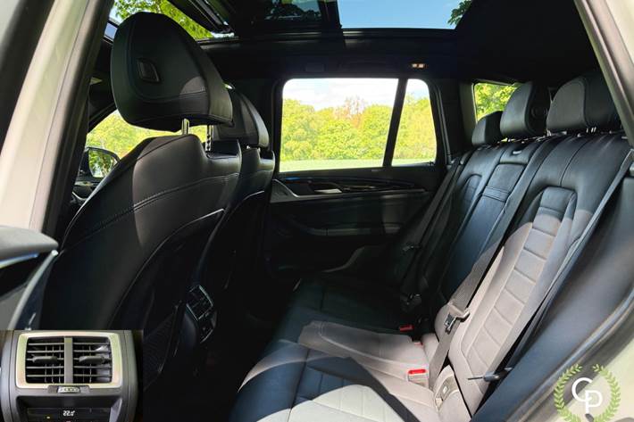 Hvid BMW iX3 fra 2023