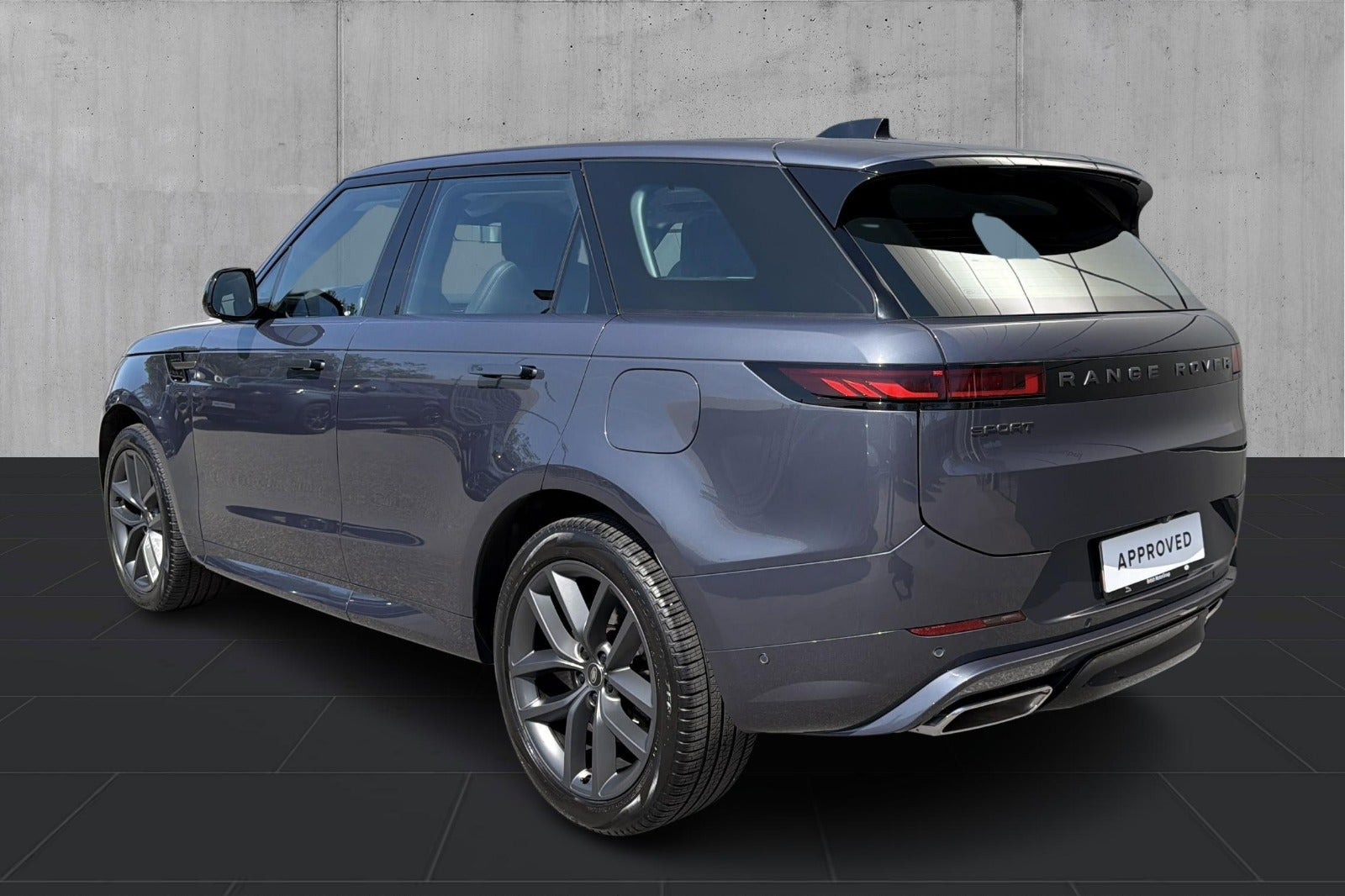 Blå Land Rover Range Rover sport fra 2024