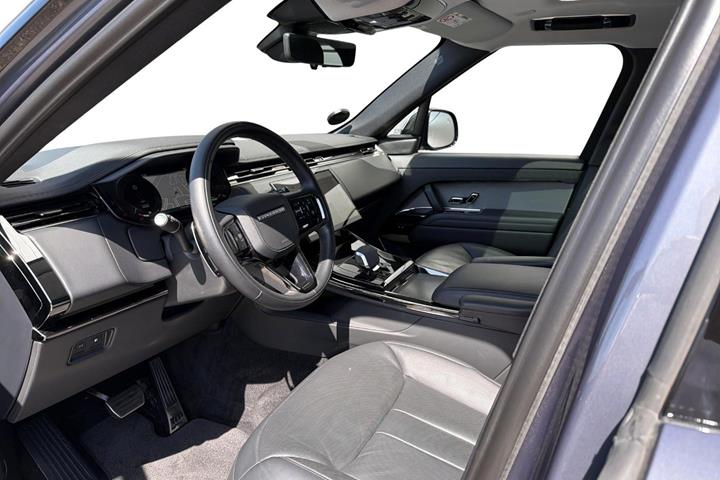 Blå Land Rover Range Rover sport fra 2024