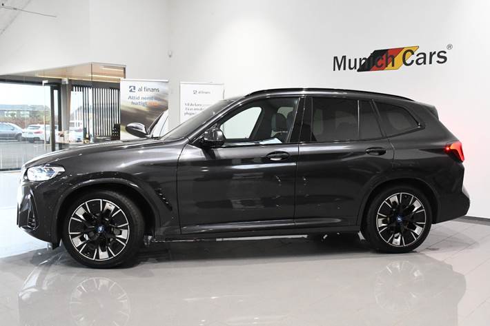 Grå BMW iX3 fra 2025