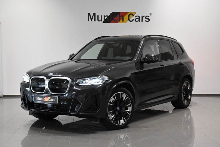Grå BMW iX3 fra 2025