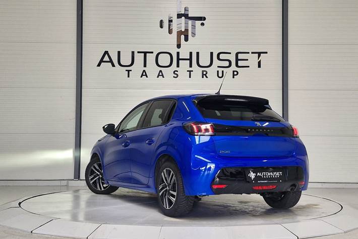 Blå Peugeot 208 fra 2023