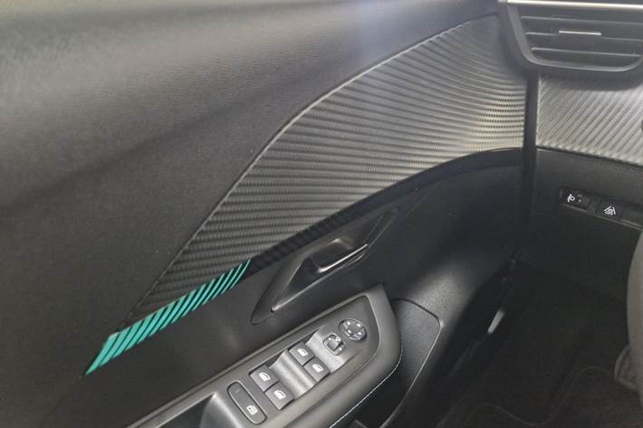Blå Peugeot 208 fra 2023