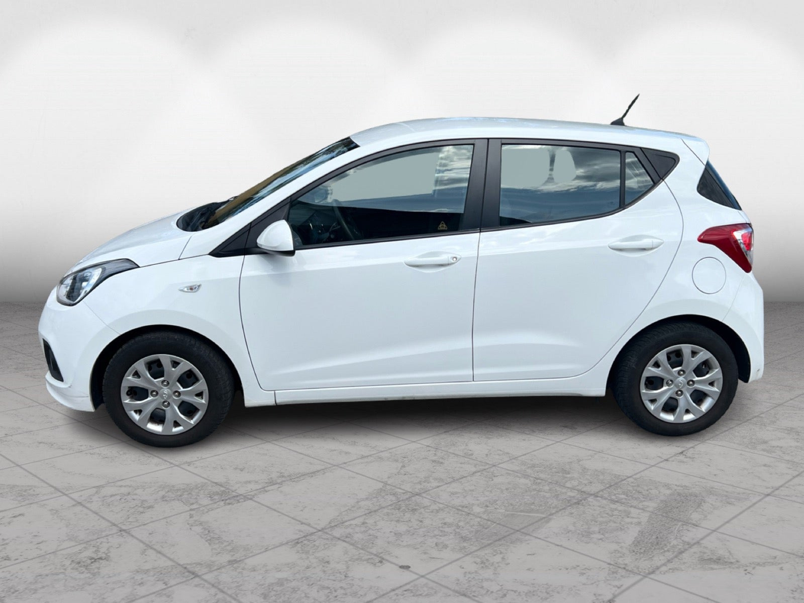 Hvid Hyundai i10 fra 2015