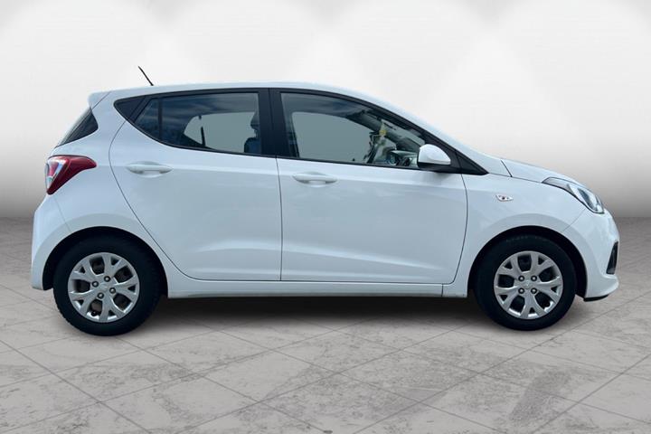 Hvid Hyundai i10 fra 2015