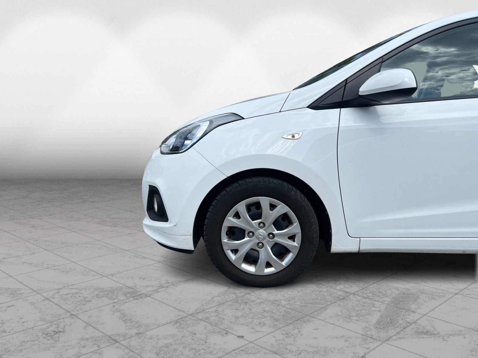Hvid Hyundai i10 fra 2015