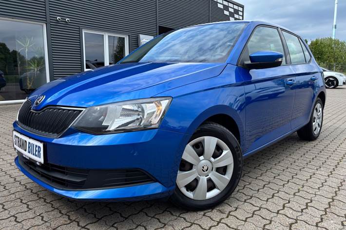 Blå Skoda Fabia fra 2015