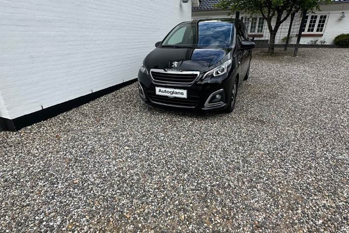 Sort Peugeot 108 fra 2017